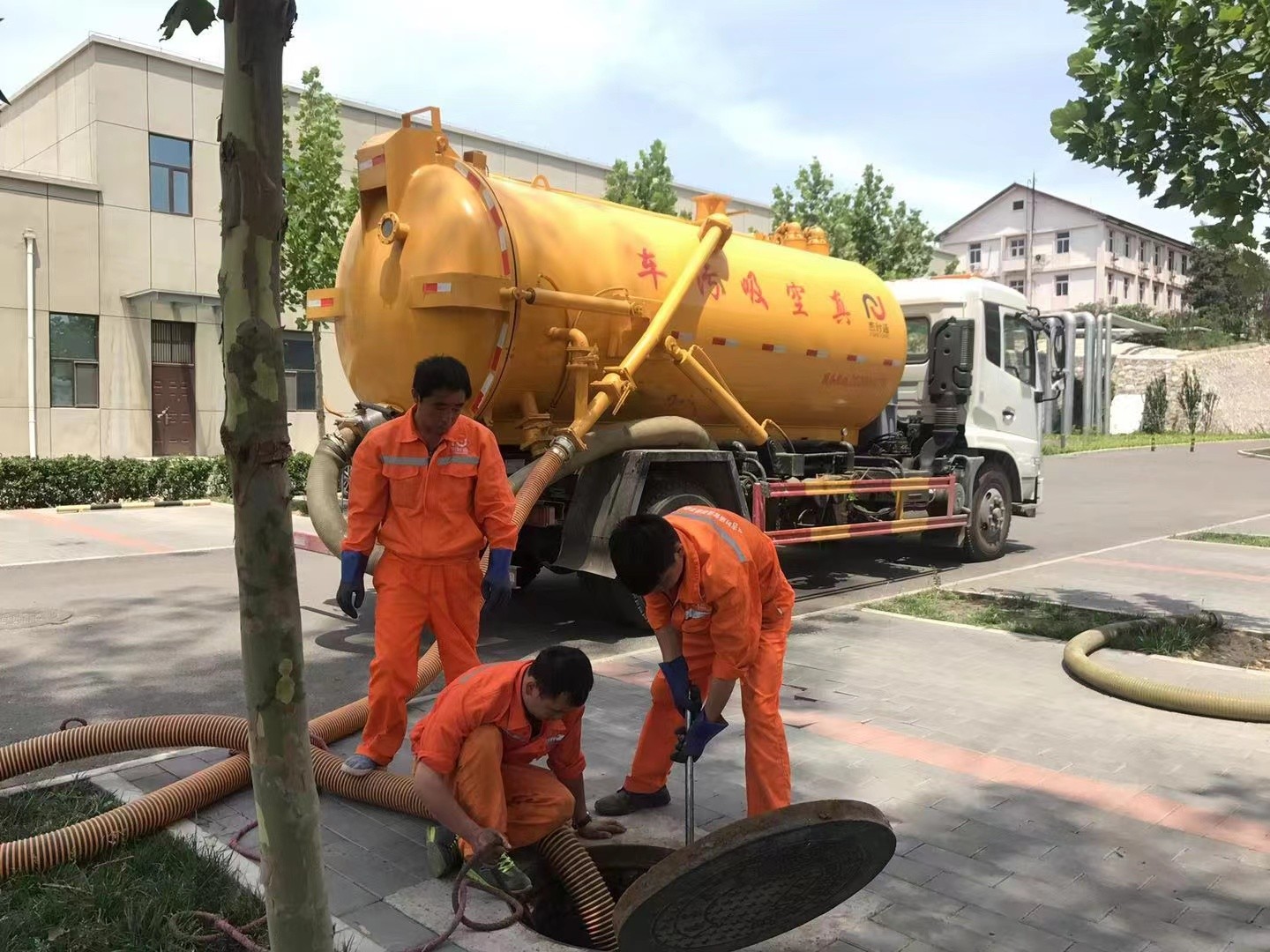 长沙化粪池清理与5-8吨吸粪车施工效率分析